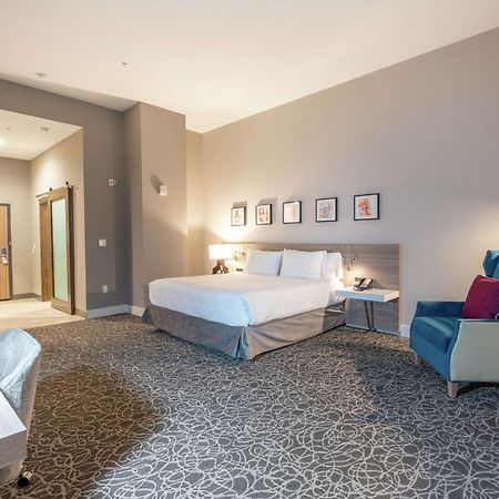 Hilton Garden Inn Wichita Downtown, Ks Экстерьер фото