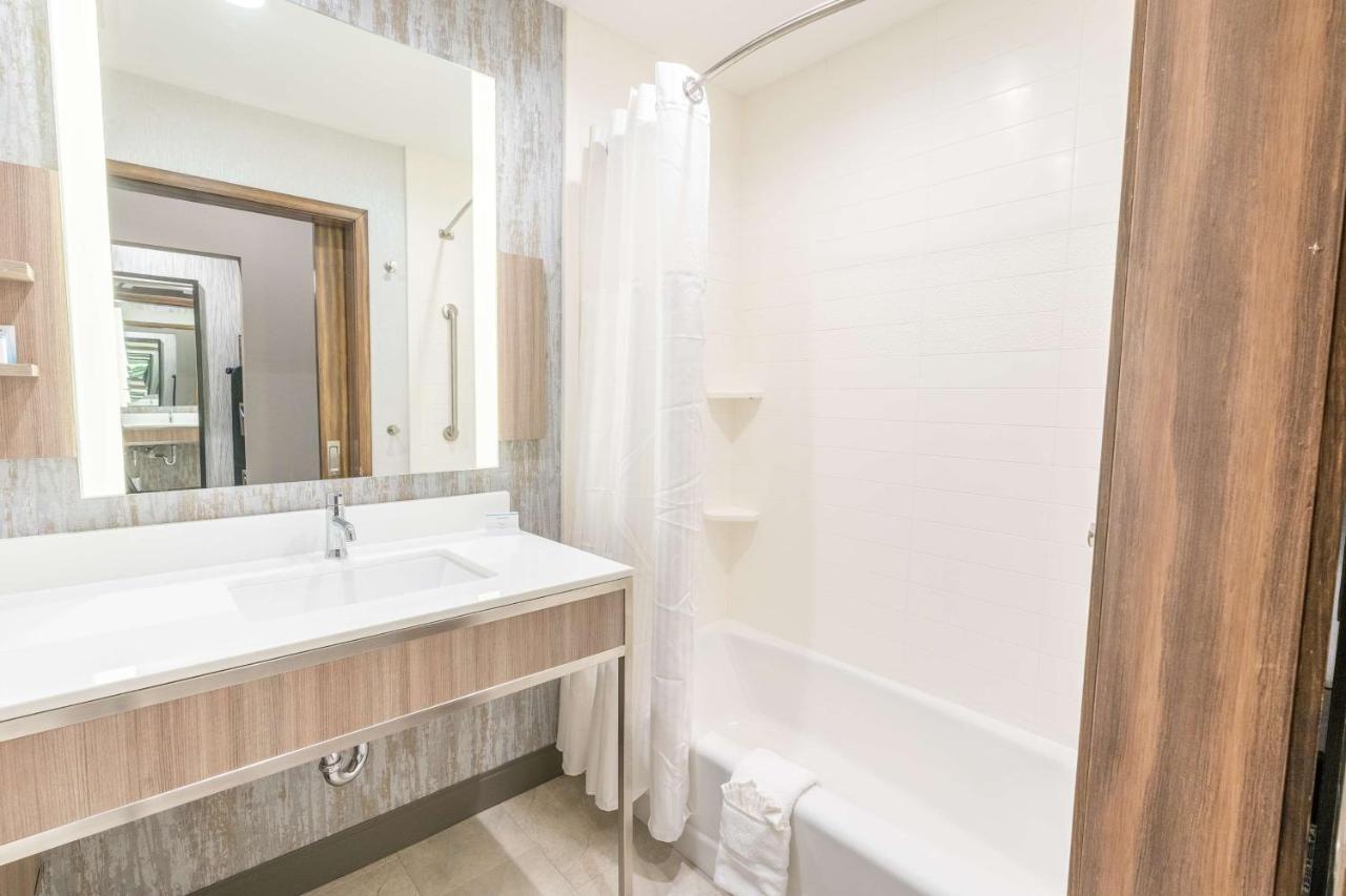 Hilton Garden Inn Wichita Downtown, Ks Экстерьер фото