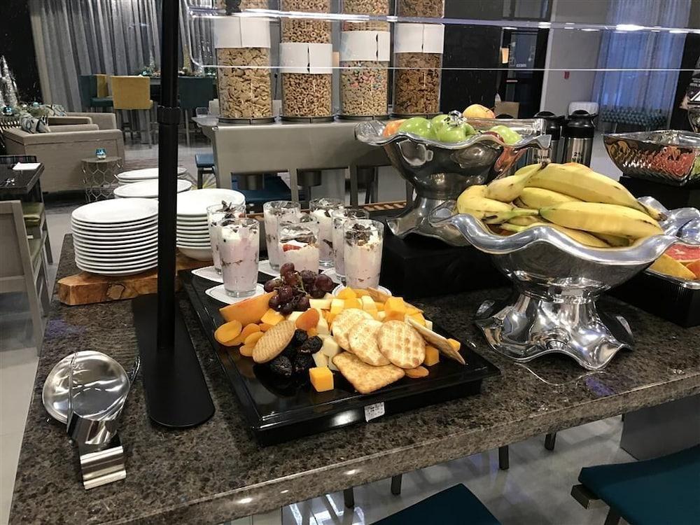 Hilton Garden Inn Wichita Downtown, Ks Экстерьер фото