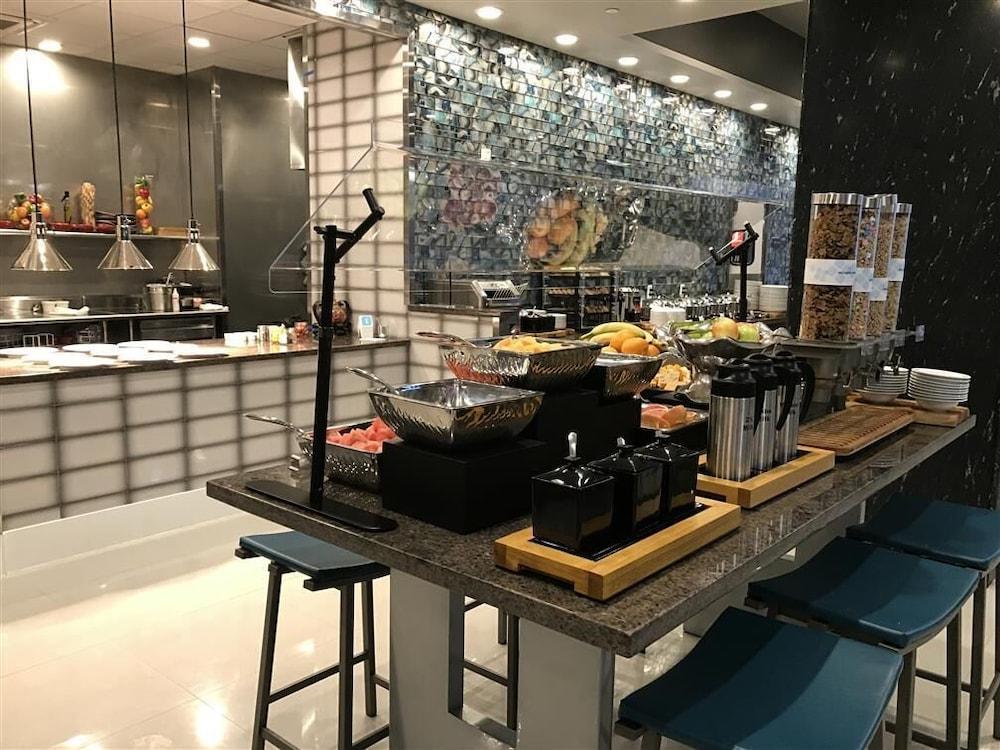 Hilton Garden Inn Wichita Downtown, Ks Экстерьер фото