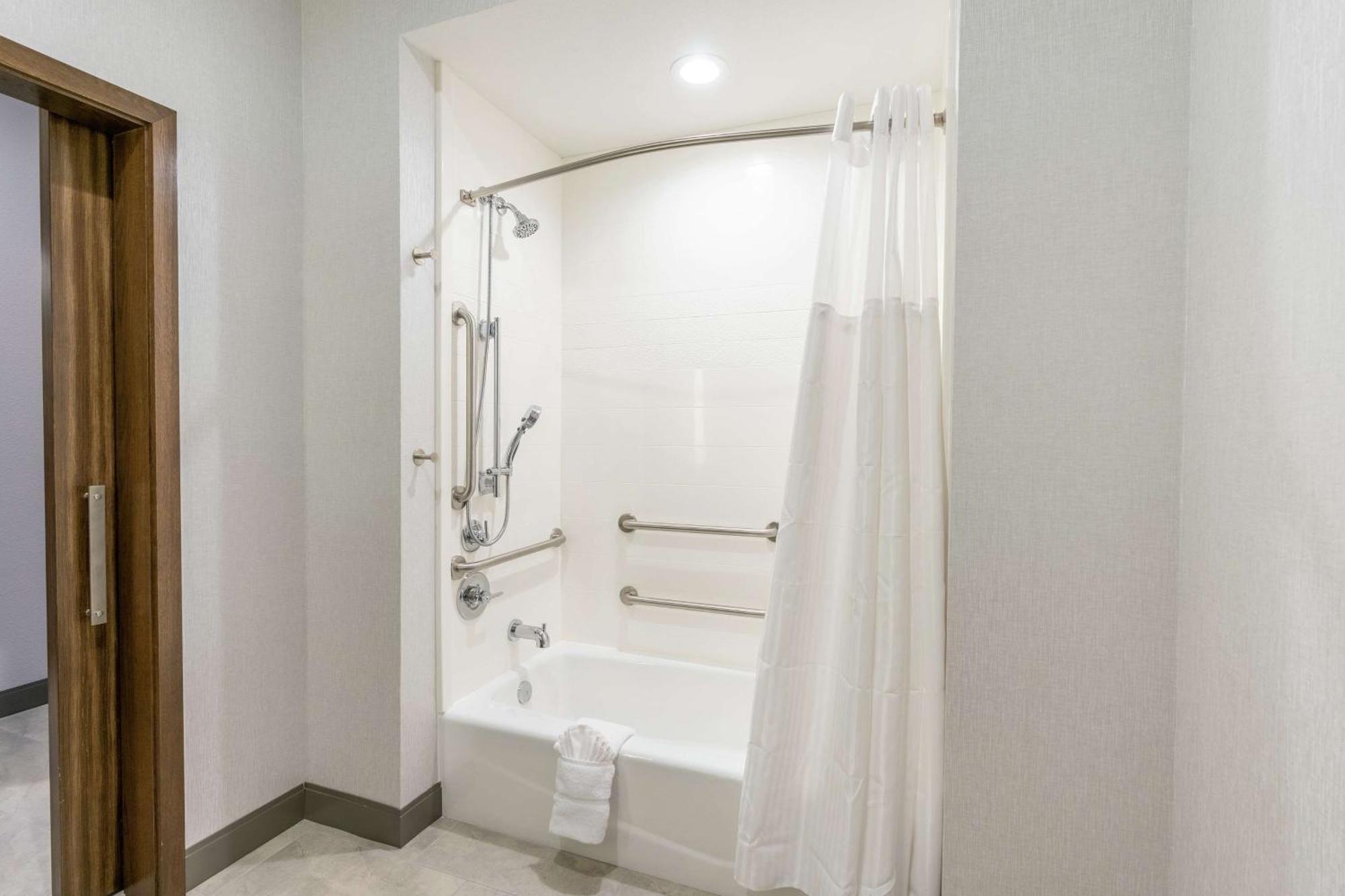 Hilton Garden Inn Wichita Downtown, Ks Экстерьер фото