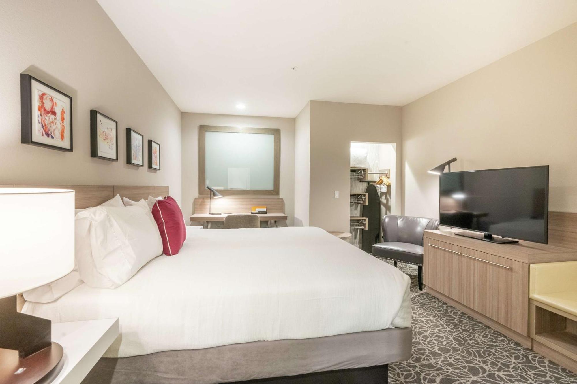 Hilton Garden Inn Wichita Downtown, Ks Экстерьер фото