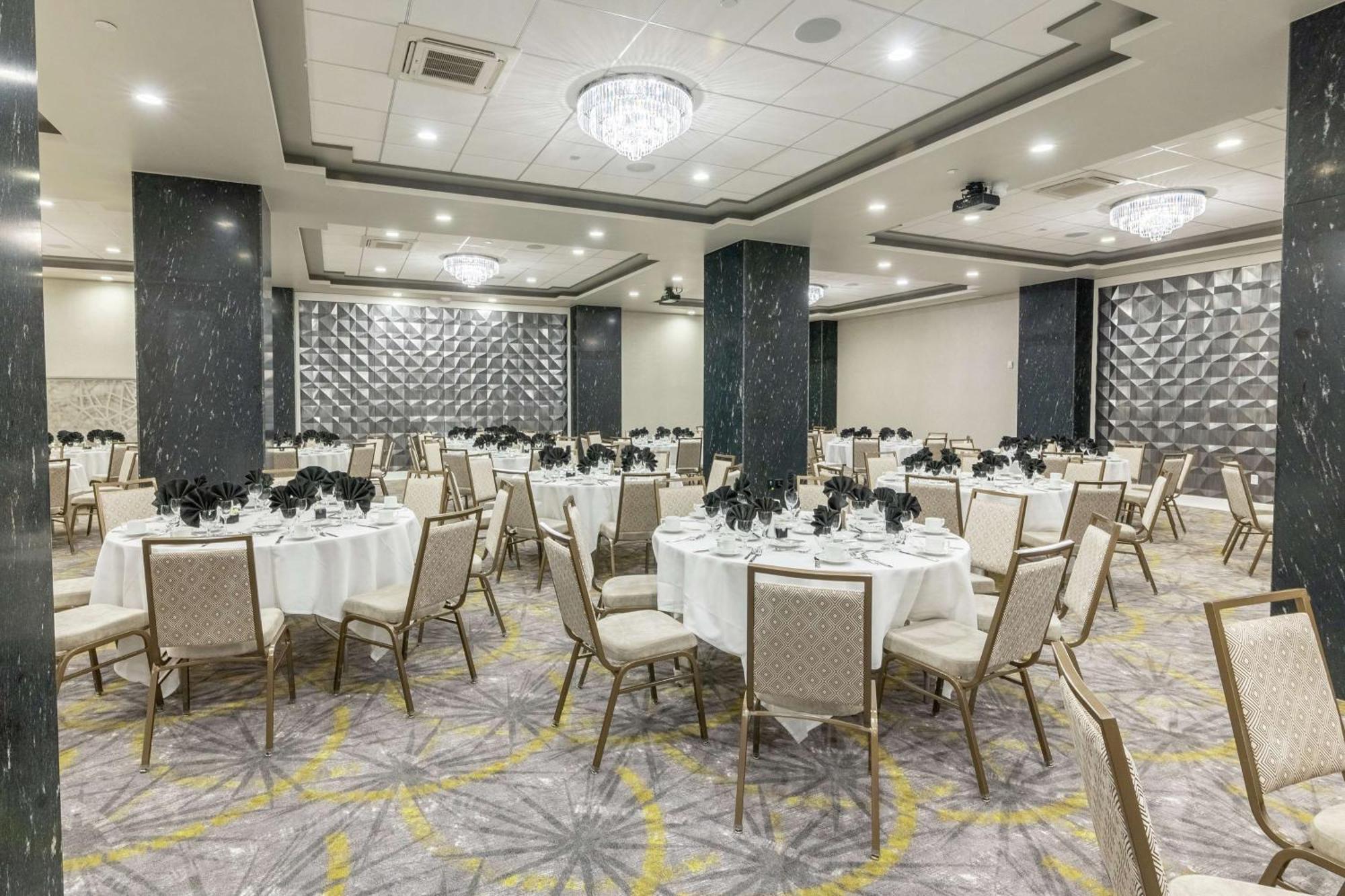 Hilton Garden Inn Wichita Downtown, Ks Экстерьер фото