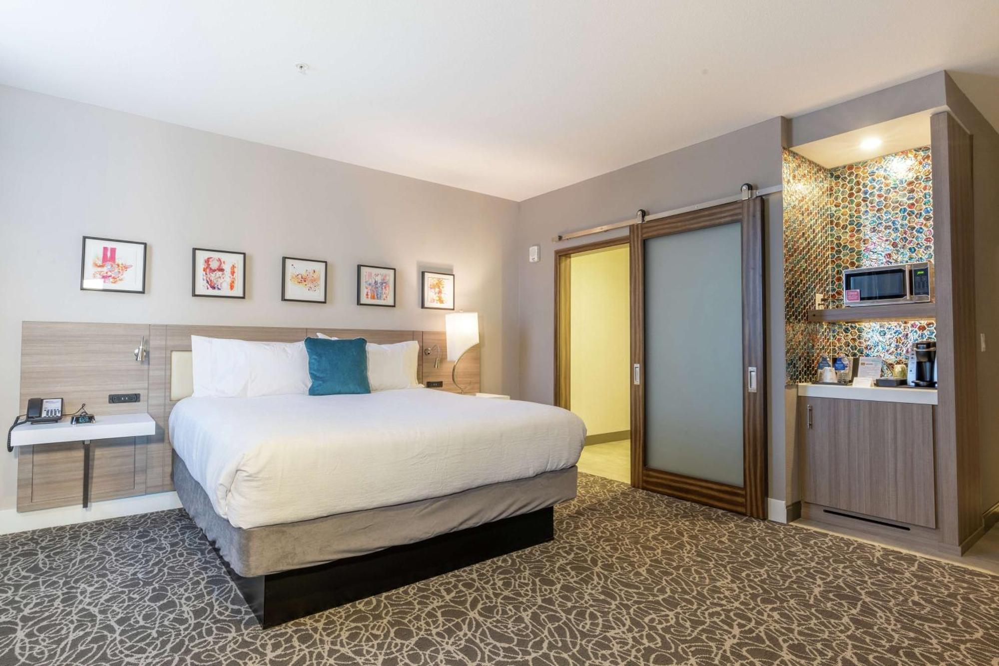 Hilton Garden Inn Wichita Downtown, Ks Экстерьер фото
